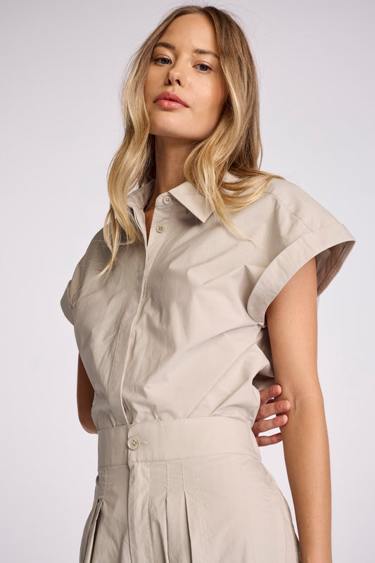 Add a touch of effortless cool to your wardrobe with the Asher Shirt. Crafted from our silk finish 100% cotton poplin. This rolled sleeve button-up shirt, pairs perfectly with the Irene pants for an elevated yet relaxed style.