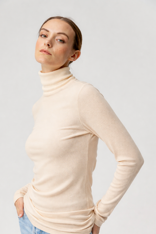 We Are Sundays Women's KATYA TURTLENECK WASHED CREAM