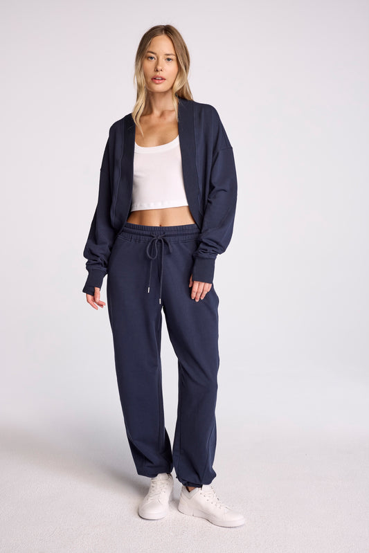 Made in our signature Lux Wash French Terry, the Blake jogger has a relaxed fit through the leg with a pull-on elastic waistband and elastic cuff. Featuring a contoured side seam and on seam pockets, this is the perfect on-the-go jogger for your casual...