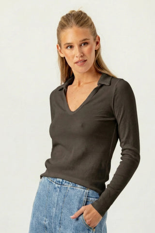 We Are Sundays Women's JAMIE TEE ESPRESSO